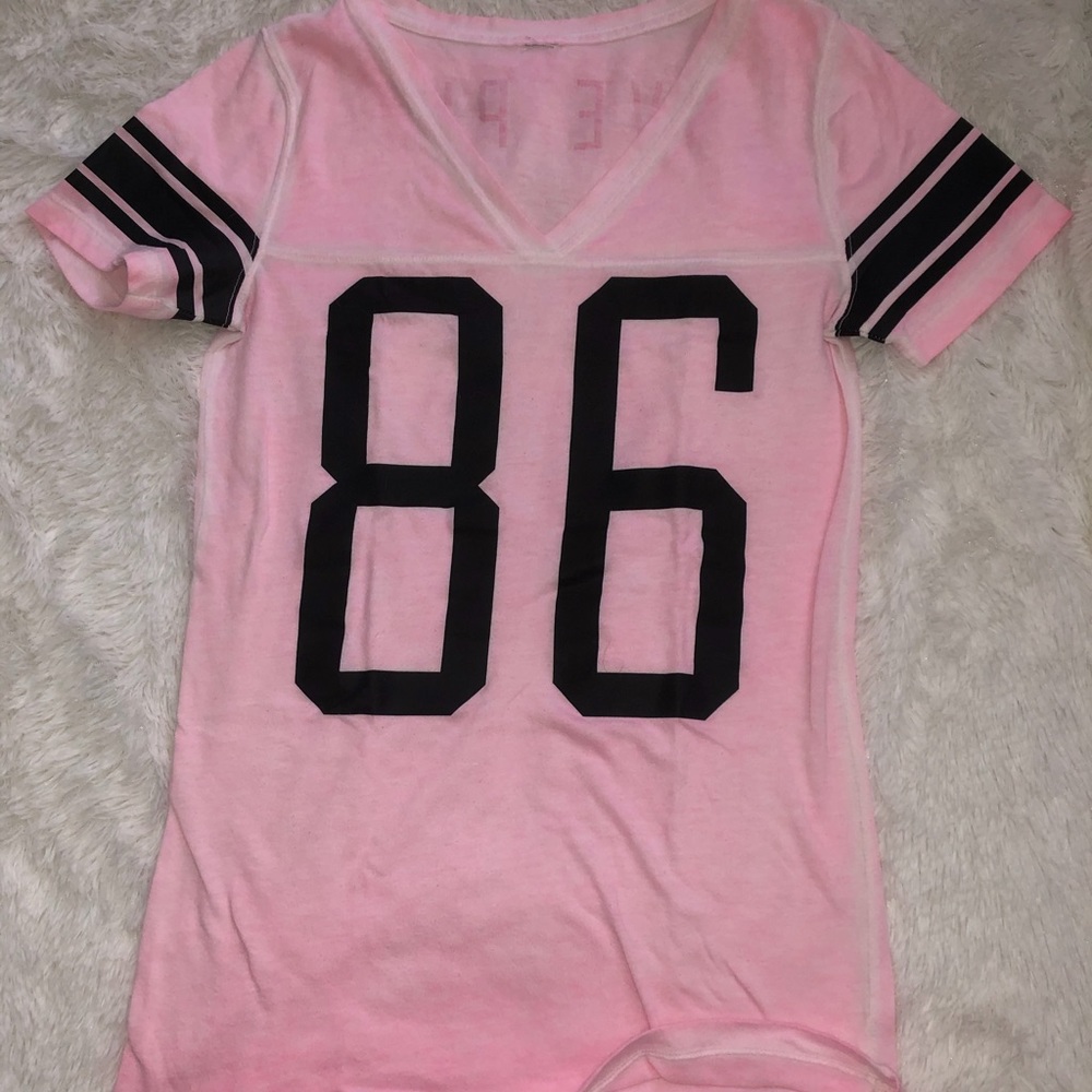 PINK VS V-neck shirt